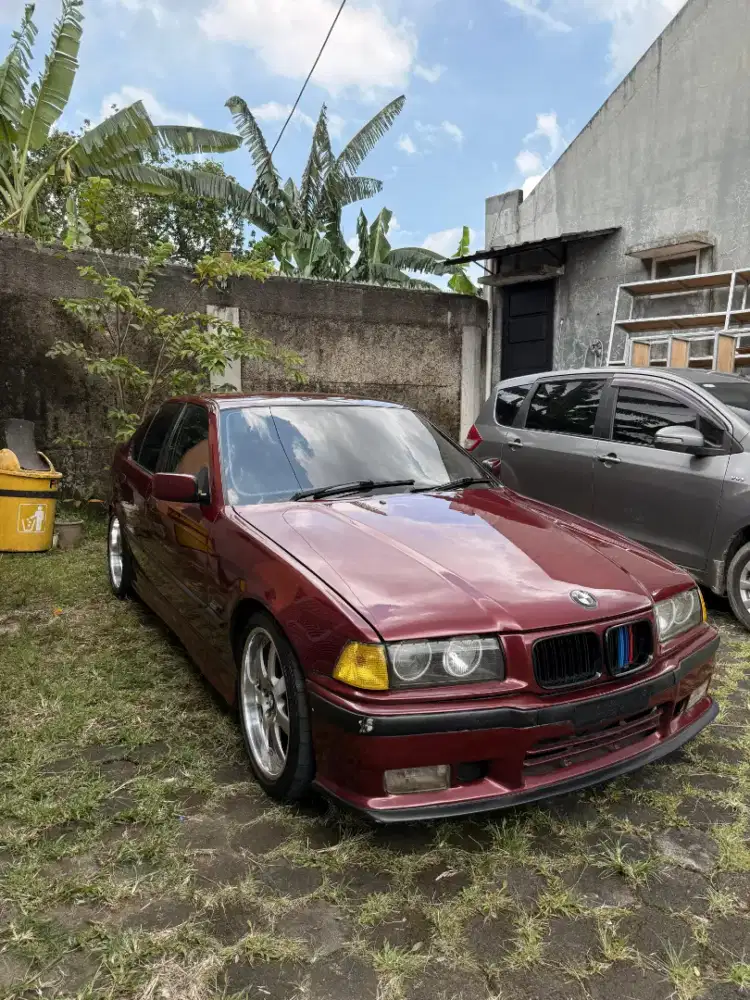 BMW 320i  1995 (Manual Transmission)