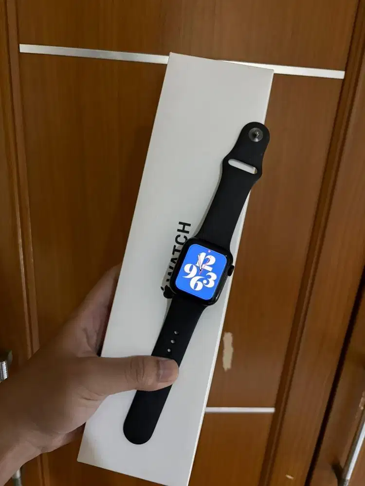 Preloved apple watch se gen 2 2022 midnight - Like new