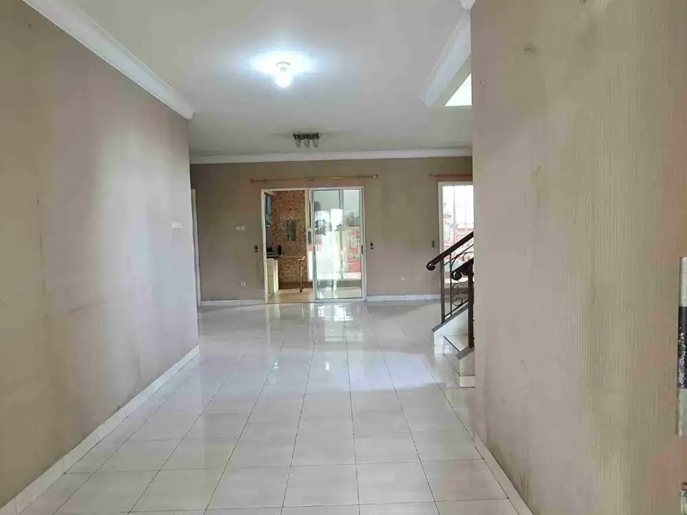 DIJUAL RUMAH 2 LANTAI SUDAH DAK DEPAN DI CLUSTER TENGAH KOTA WISATA, DEKAT MAL!