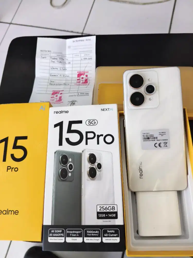 Realme 15 Pro 5G 12GB+14GB/256GB,3 Minggu Pake,Fulset,Like New,Garansi