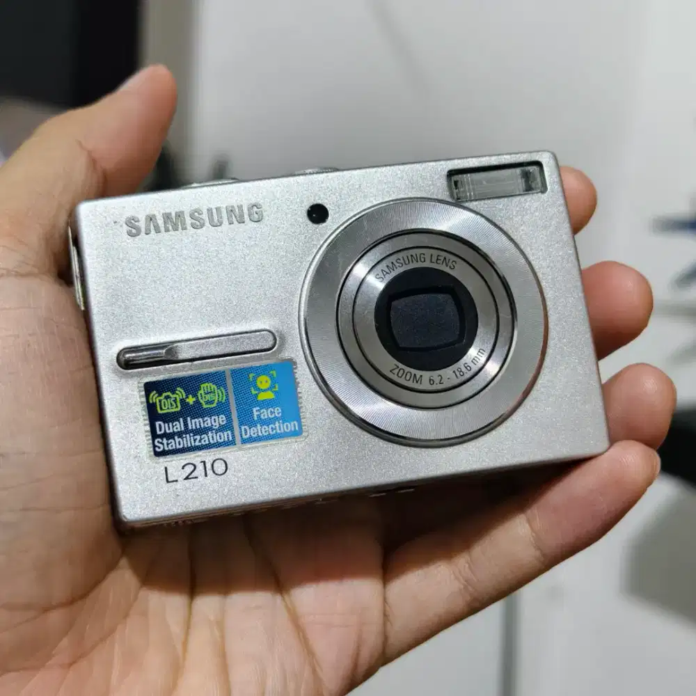 Kamera Samsung L210 bahan