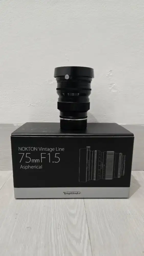 Lensa Voigtlander Aspherical Nokton 75mm F1.5 (hitam) for leica