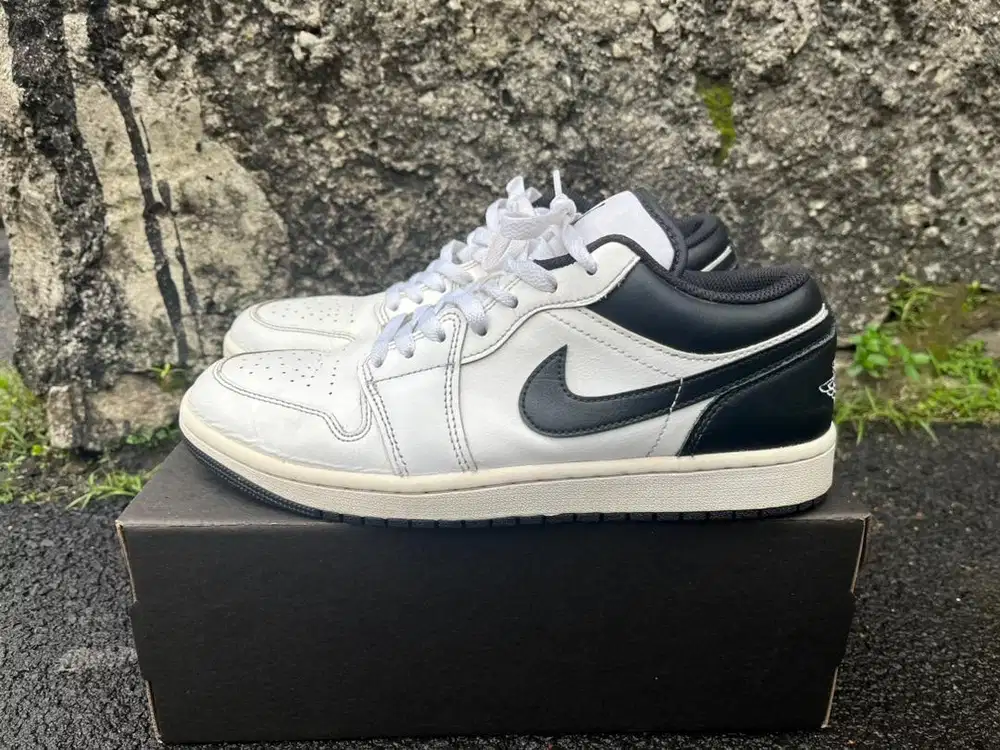 Sepatu Nike Air Jordan 1 Low White and Black Panda