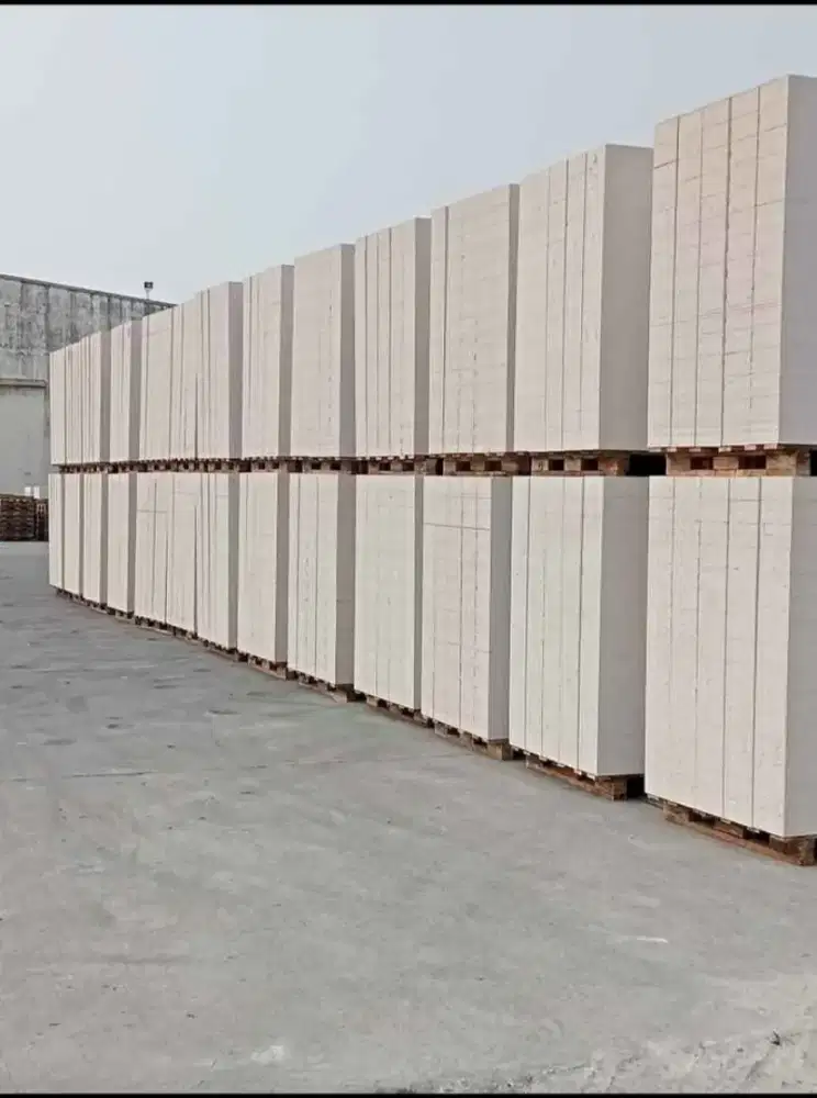 Bata Hebel / Bata Ringan Type AAC (Autoclaved Aerated Concrete).