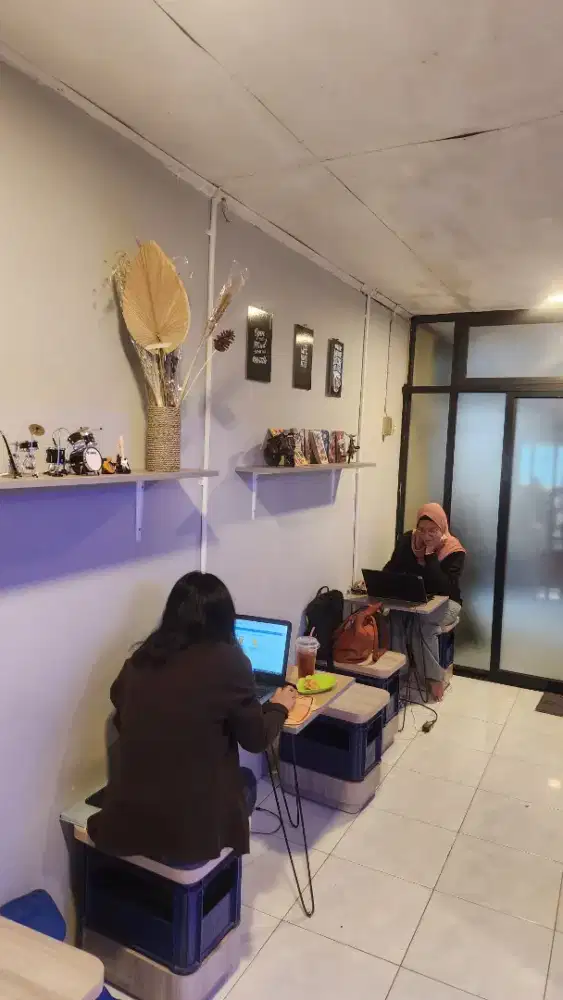 Karyawan Warkop 24 jam