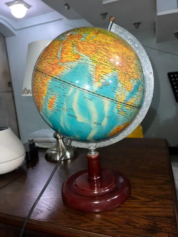 Globe Lampu 30 cm