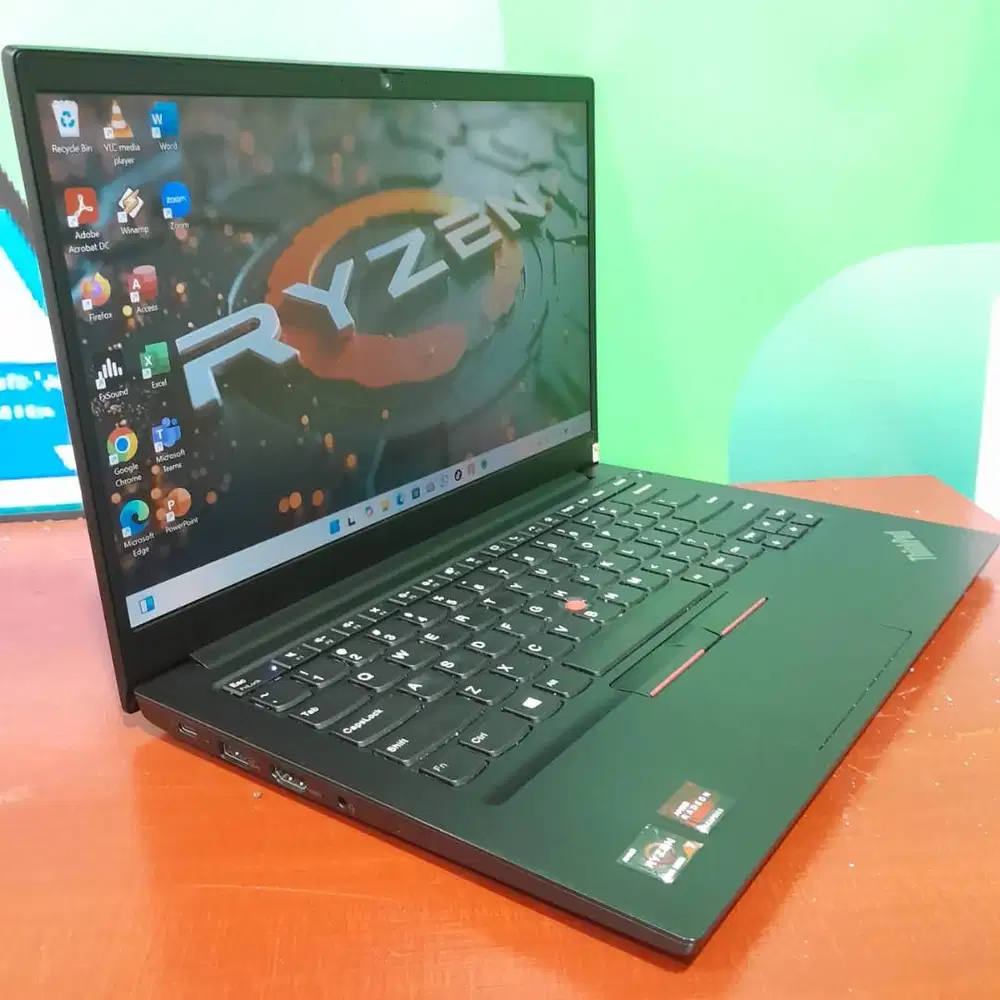 Lenovo Thinkpad E14 AMD Ryzen 7 RAM 16GB SSD 256GB Laptop Gaming Mulus