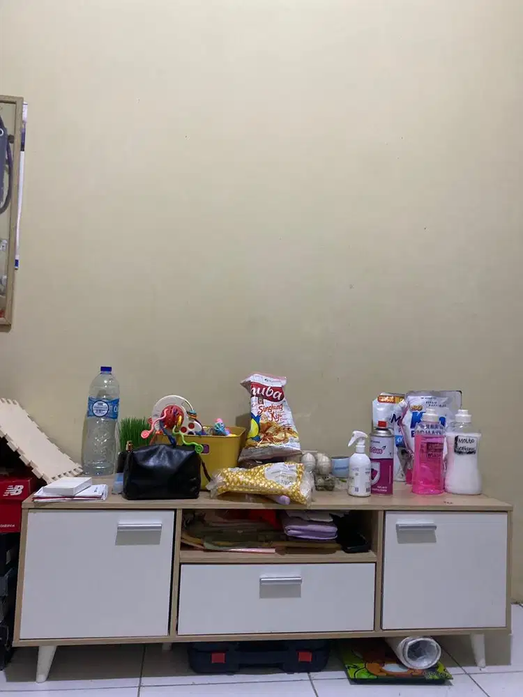 Dijual meja tv merek pira seperi baru