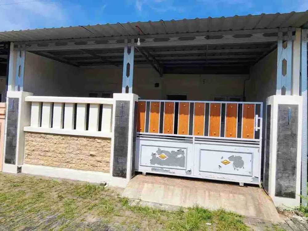 DIJUAL RUMAH 
PERUM NIRWANA LAND 1  BLOK A-12
KEL. : KANUNG
KEC  : SAWAHAN
KAB  : MADIUN