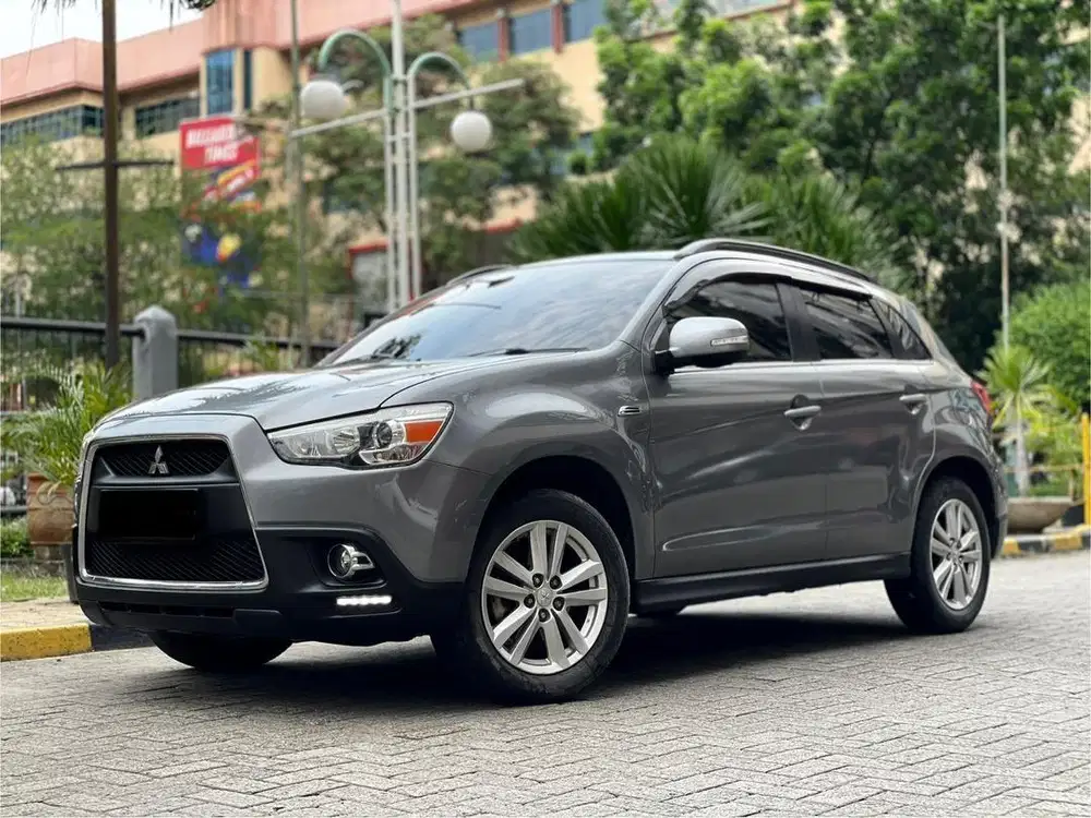 GRAB IT FAST • MITSUBISHI OUTLANDER 2.0 PX AT 2012