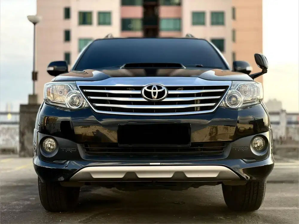 GRAB IT FAST • TOYOTA FORTUNER 2.5 G VNT TRD AT 2013