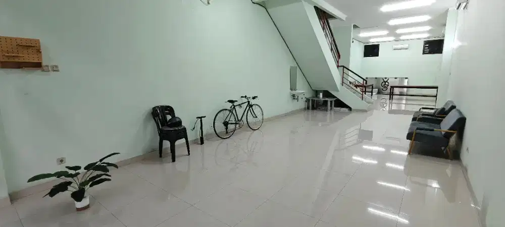 Disewakan / Bagi Hasil - Lantai 1 Ruko Luas di Gading Serpong