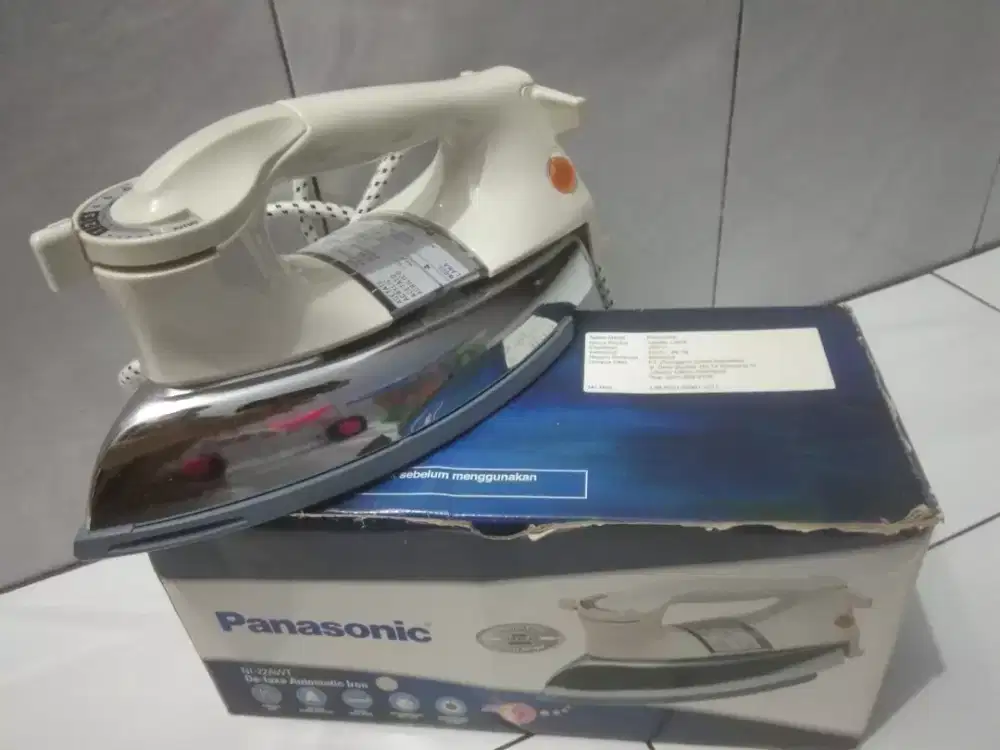 Setrika Panasonic NI22AWT