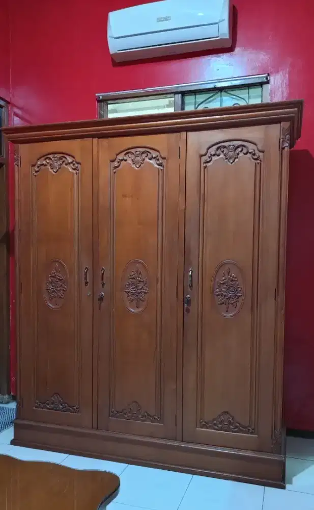 LEMARI PAKAIAN KAYU JATI