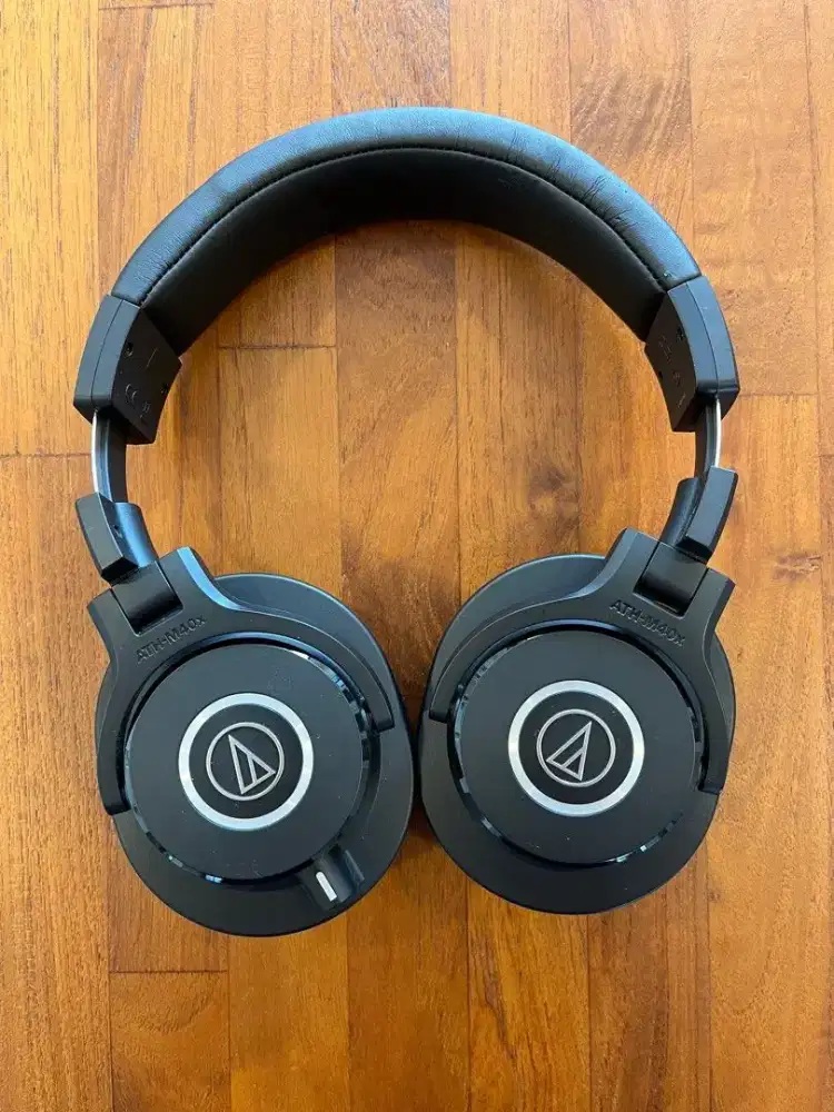 Audio-Technica ATH-M40x Professional Studio Headphones
 Headset