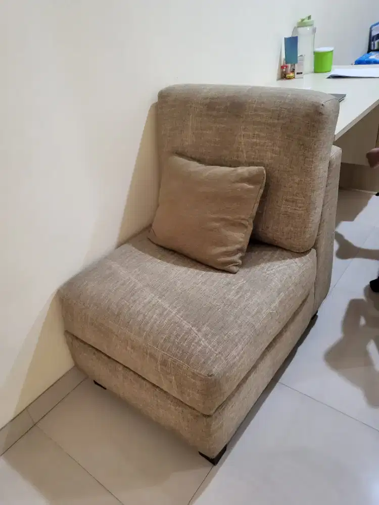 Sofa 1 dudukan plus bantal