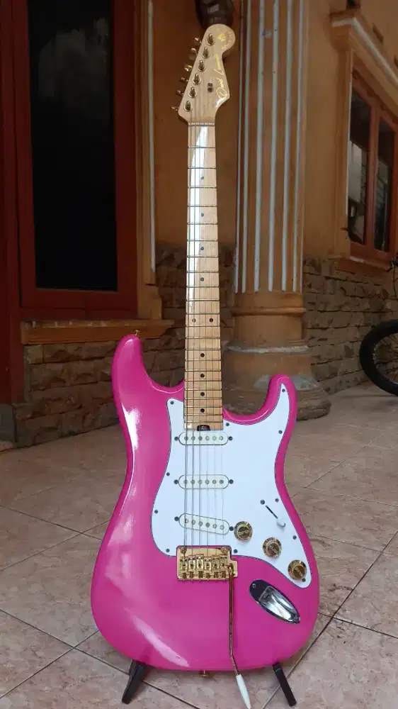 Gitar stratocaster customan pinky cakep
