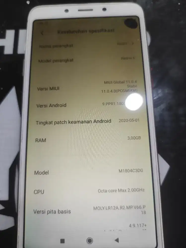 Redmi 6   minus LCD tompel sedikit dan kaca penutup kamera hilang.