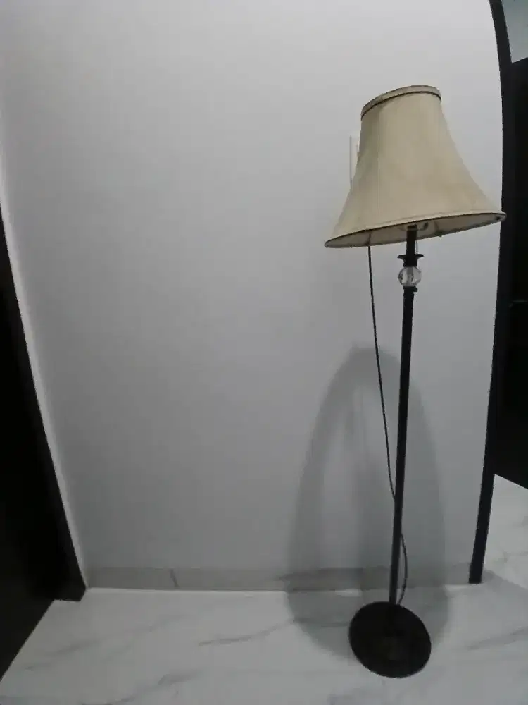 Lampu berdiri  ace hardware