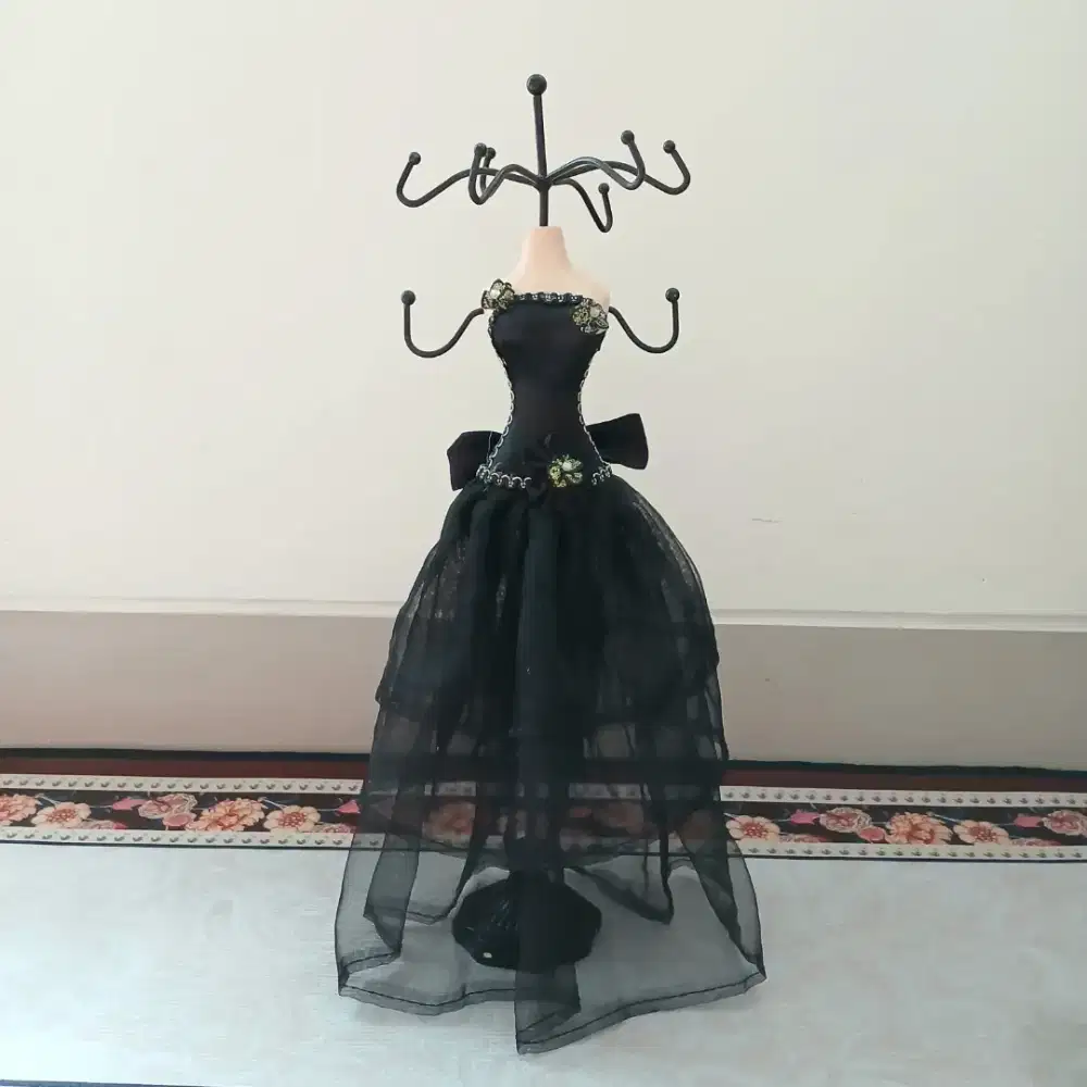 Manekin perhiasan Mannequin jewelry stand holder, bekas