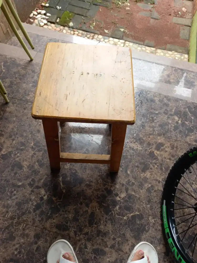 Dijual kursi kayu masih kokoh