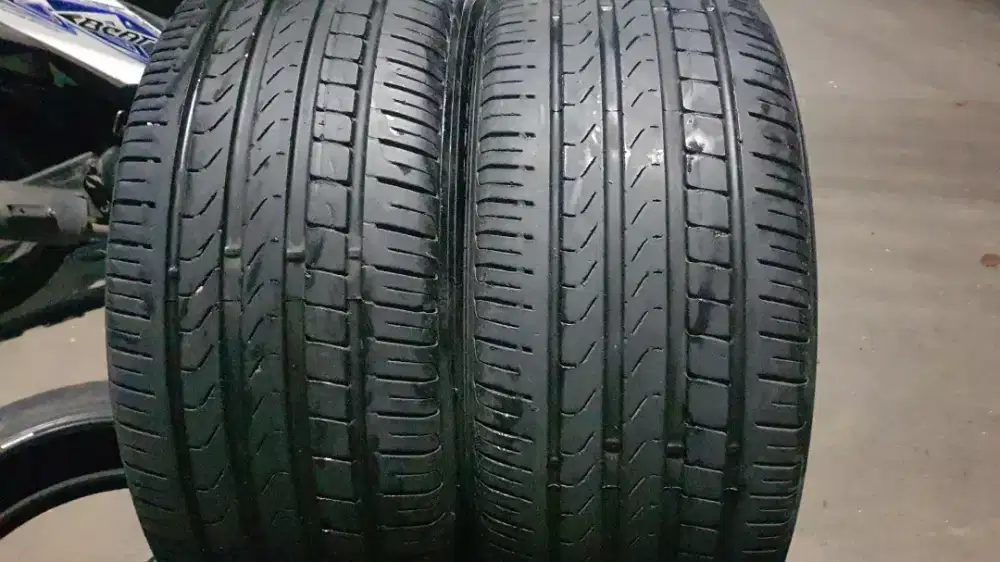 Di jual ban mobil 2 biji sangat masih bagus dan empuk