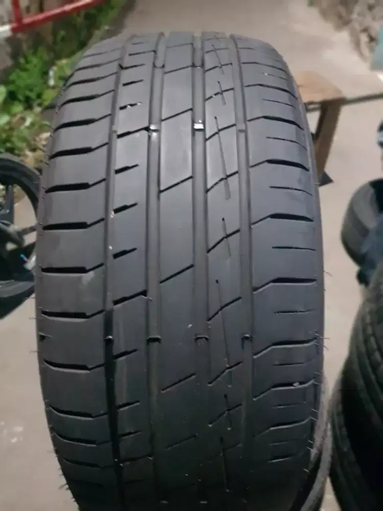 Jual ban mobil  masih bagus dan sangat tebal