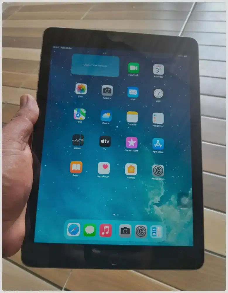 iPad 6 Grey 32GB Wi-Fi Normal Mulus Charger Only