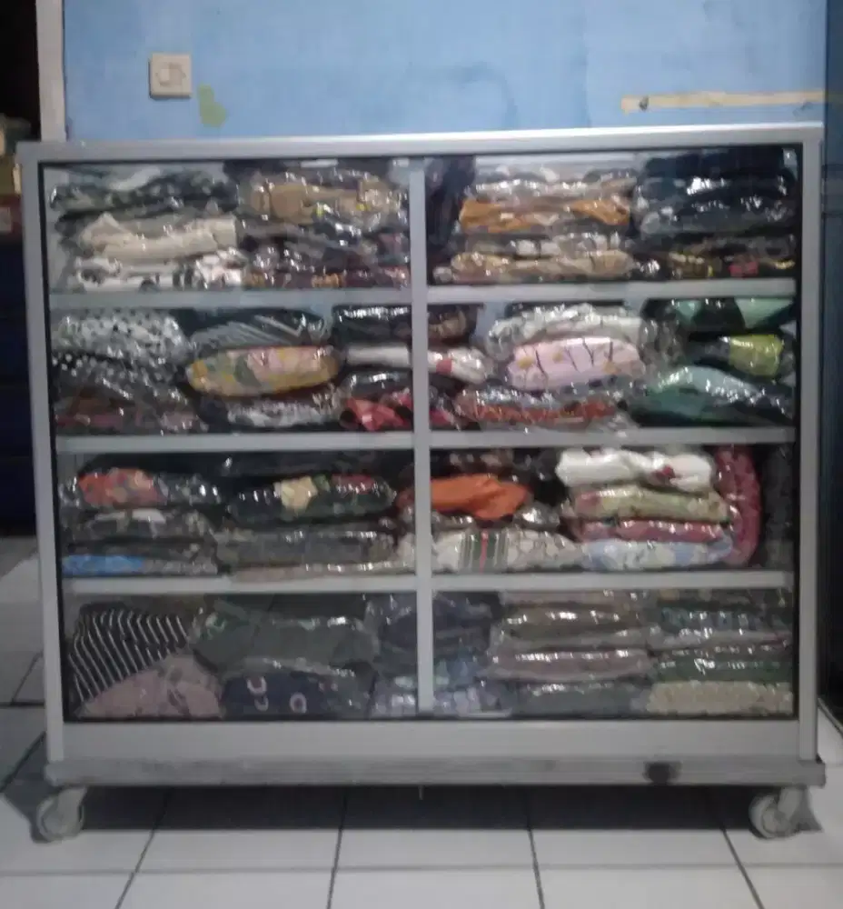 Etalase untuk jualan