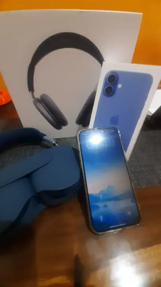 JUAL IPHONE 16 PLUS 128GB + APPLE AIRPOD MAX ULTRA MARINE