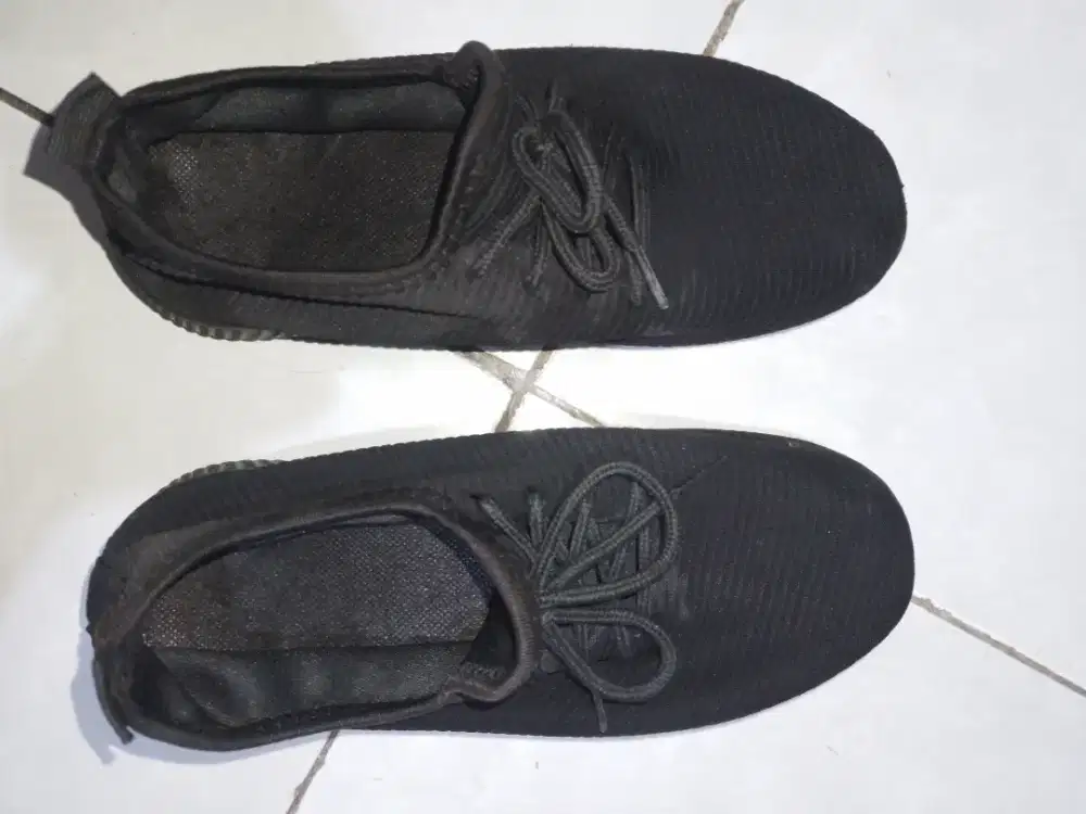 Sepatu sekolah anak cewek,  size 36, ada 2pasang, kondisi ok,bisa nego
