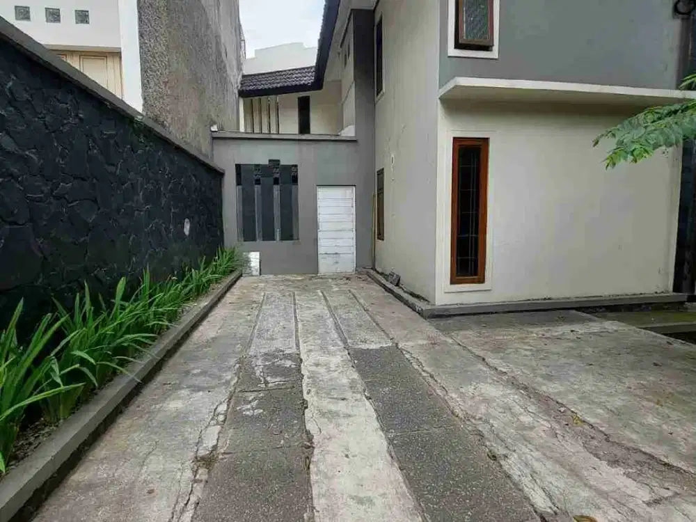 disewakan rumah siap huni lokasi syrategis sutami dekat setrasari mall surya sumantri maranatha