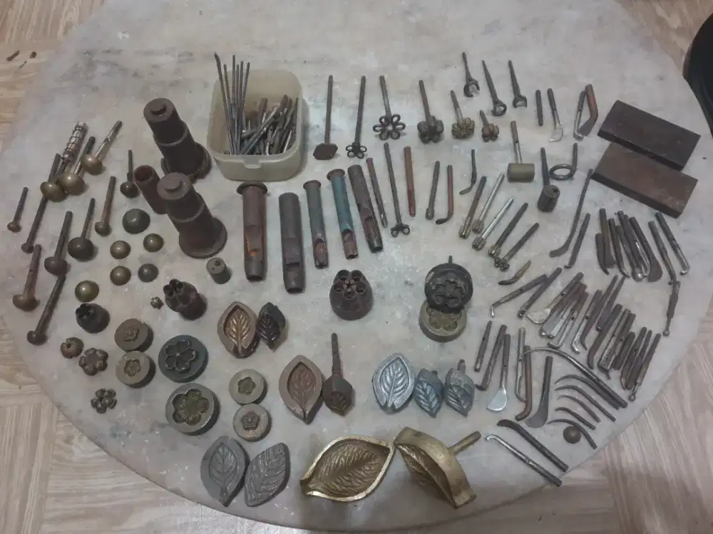 Logam Kuningan murni bekas cetakan bisa buat pajangan.