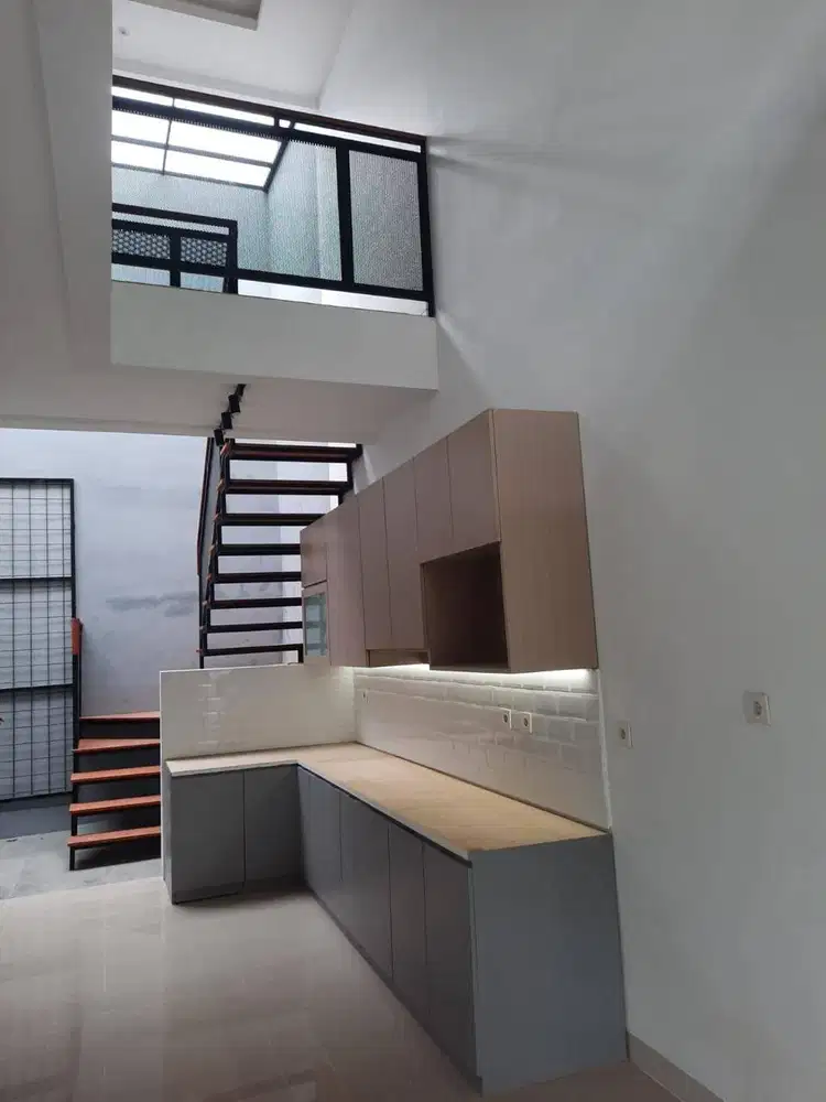 JUAL RUMAH 2 TINGKAT BARU SIAP HUNI NYAMAN ASRI BSD TENGERANG SELATAN