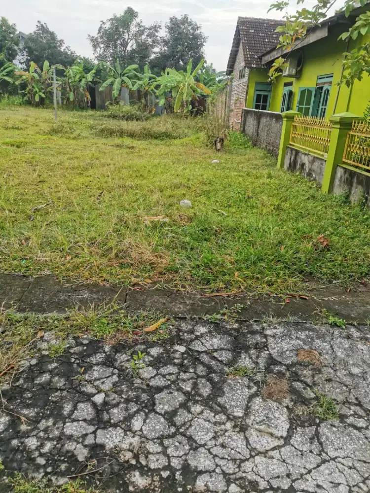 Di jual tanah di daerah pemukiman. Hadap jalan. Alamat Pulosari Skh