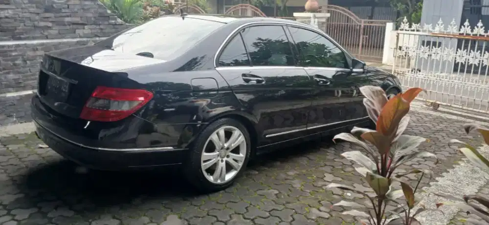 Mercedes benz seri C200 avantgarde siap pakai kondisi mulus