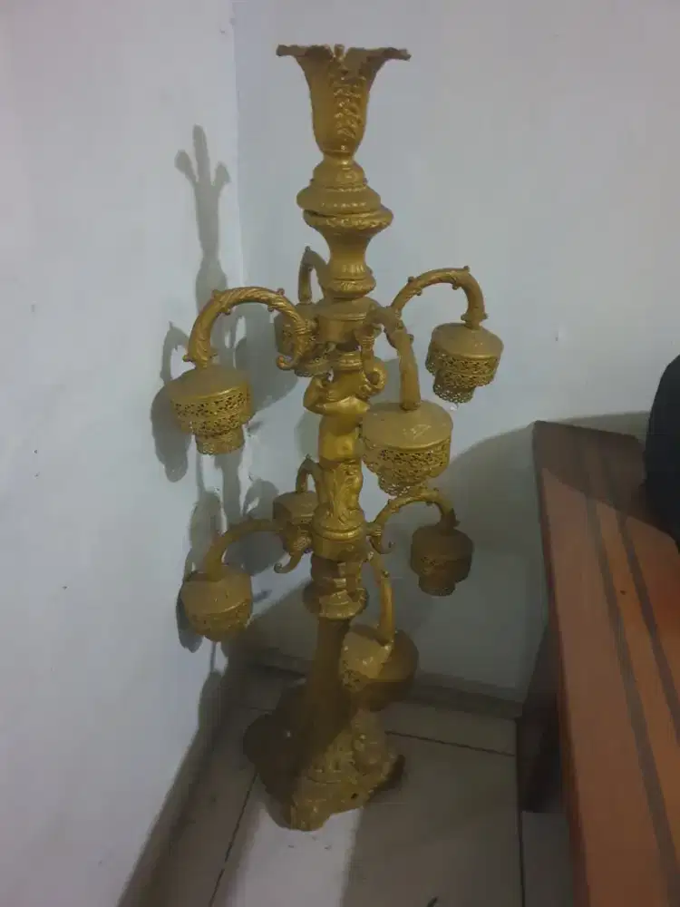 Lampu standing kuningan 8 lampu model eropa
