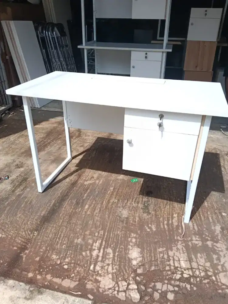 meja kantor kaki besi ukuran 120x60cm