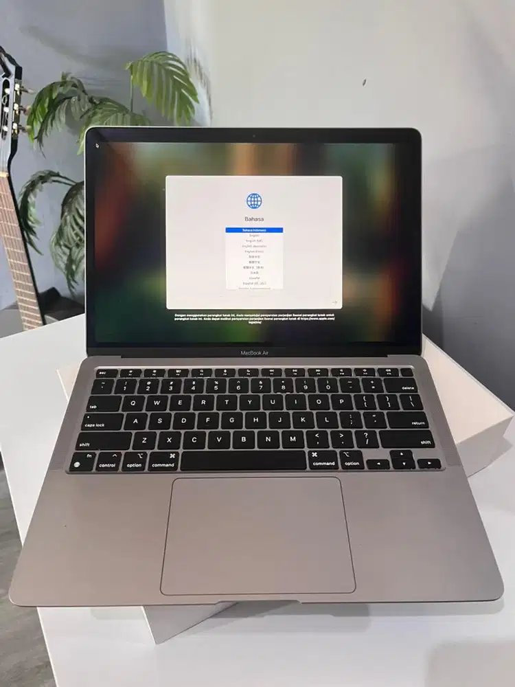 MacBook Air M1 8GB / 256GB – Like New, Fullset + Bonus Tas