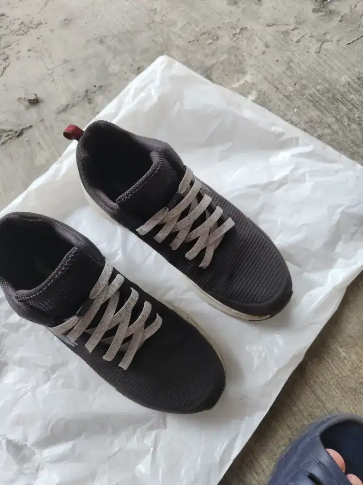 Sepatu Sneakers Skechers Archfit ukuran 41.5