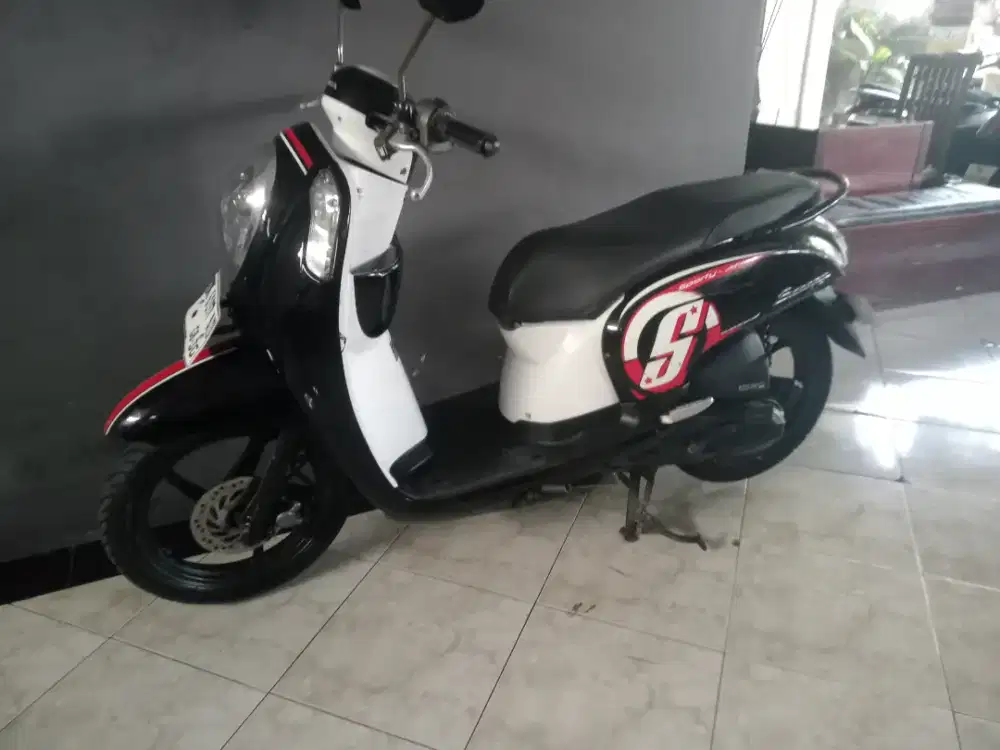 9.300 Scoopy fi 2015 cash Bali dharma motor