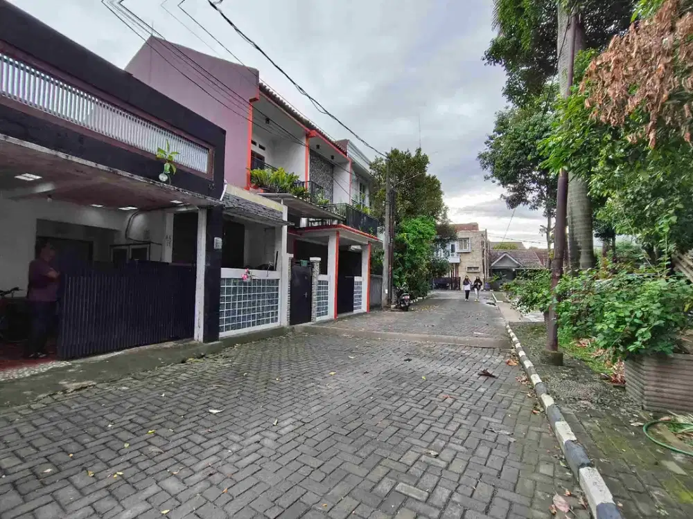 dijual rumah murah 800 jt perumahan one gate system depan taman dkt LRT Revo mall Pakuwon