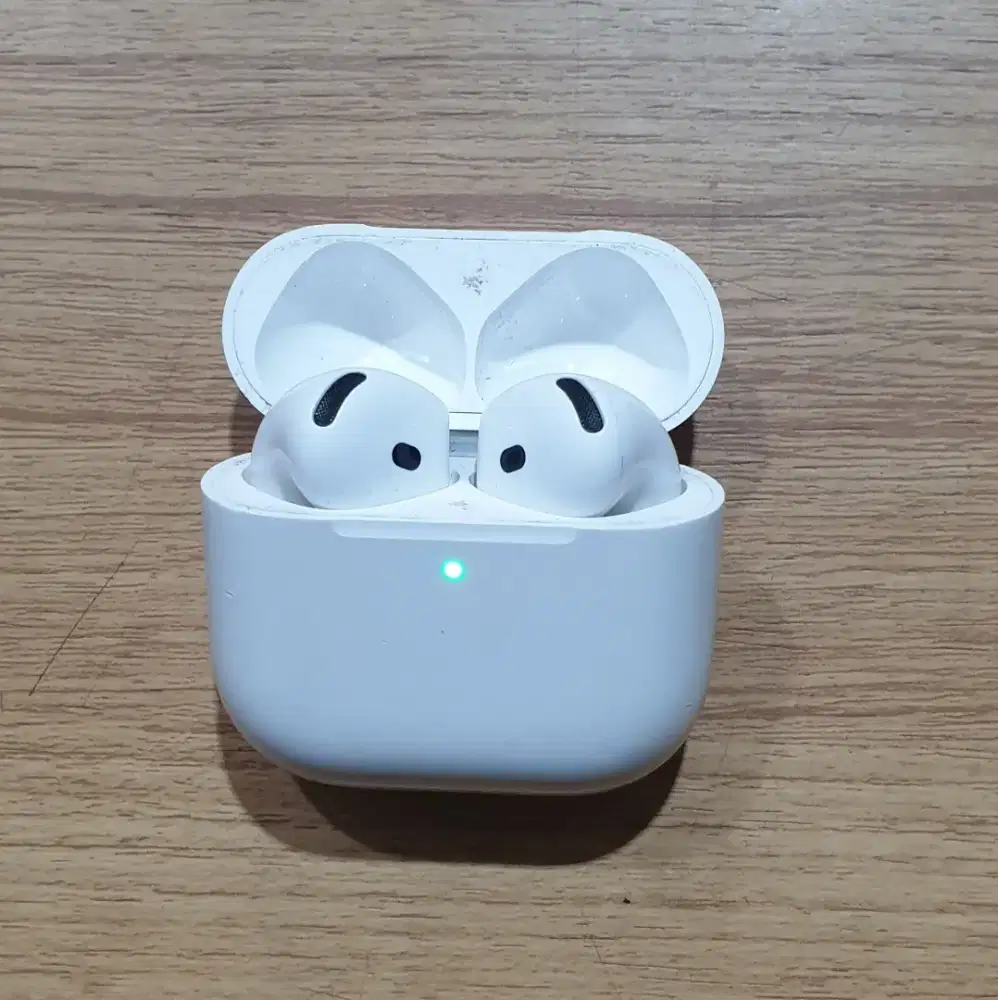 AirPods 4 with ANC (Active Noise Cancellation
) Masih ada garansi