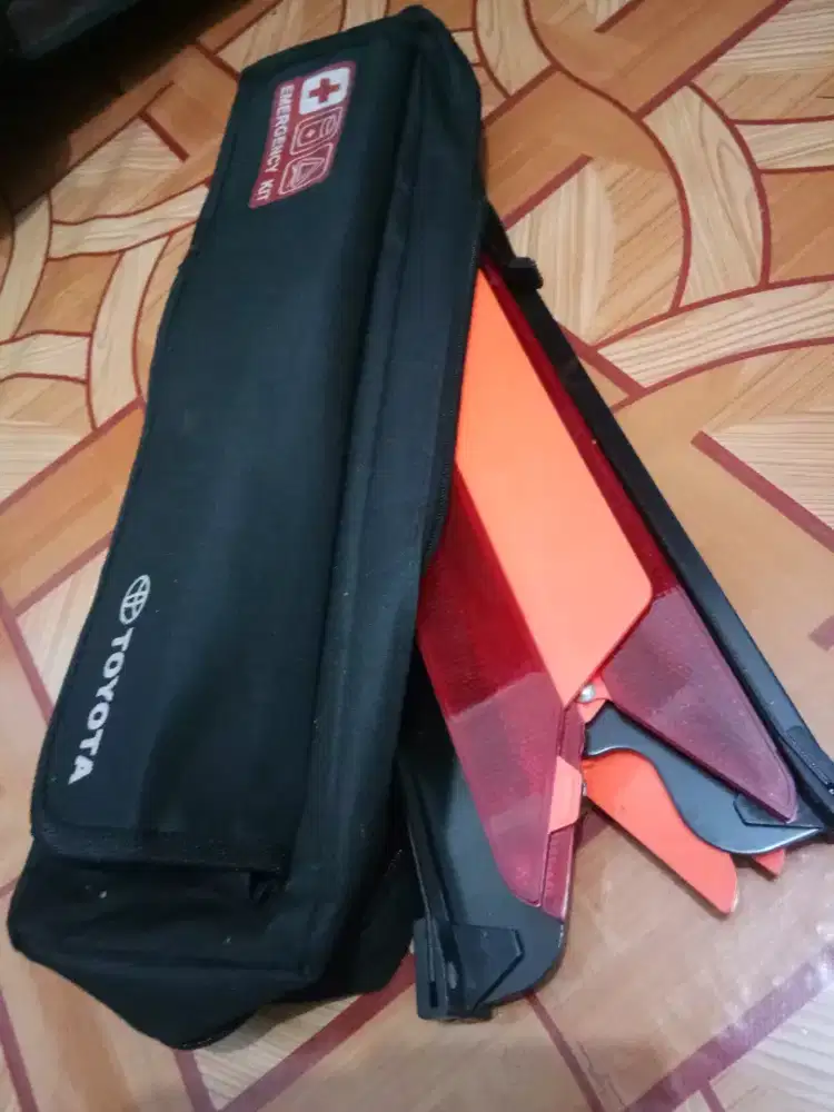 Emergency kit segitiga Darurat merah