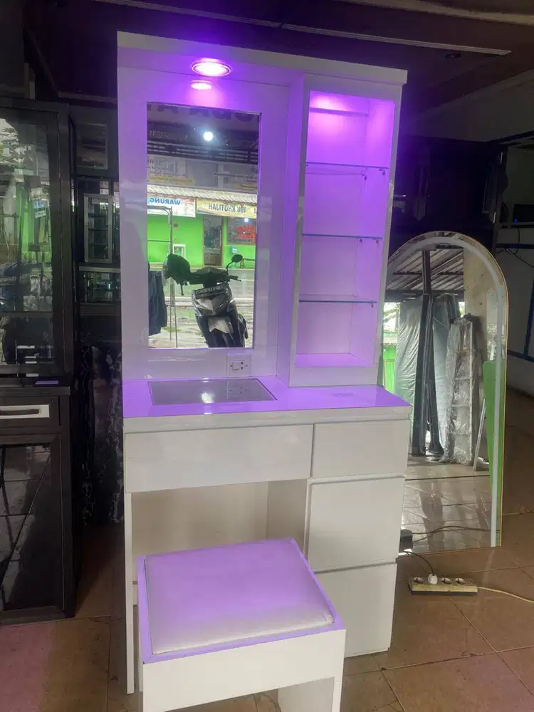 Meja rias cantik, tampil percaya diri setiap hari