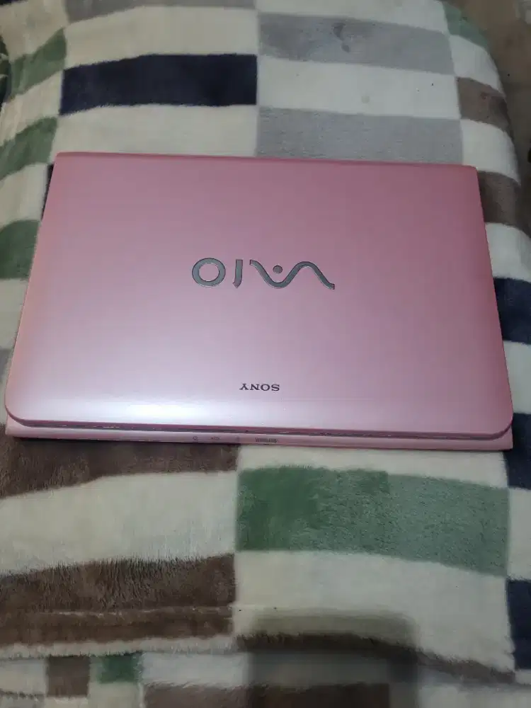 Laptop Sony Vaio SVE1115EGP 4GB 320GB Win 7 Basic Original Normal