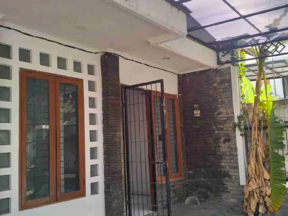 SEWA RUMAH AREA KOMERSIAL SAYAP JALAN CIHAMPELAS BAMDUNG
