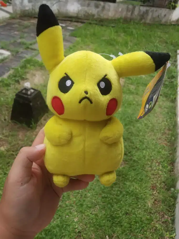 Boneka Pokemon Pikachu