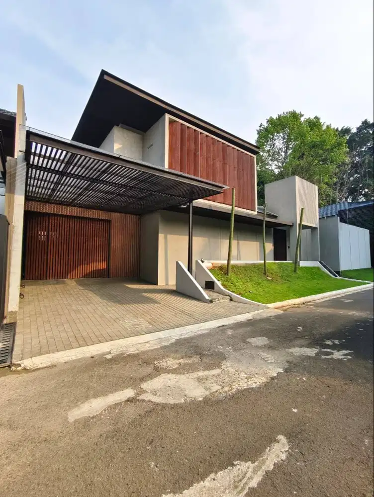 Dijual Rumah Strategis Dgn Swimming Pool di Bintaro Tangsel GB-17124