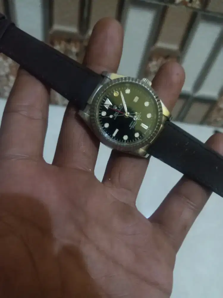 Jam tangan Rolex otomatis